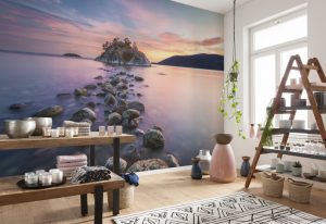 Ambiente decorado com painel fotográfico com foto de mar